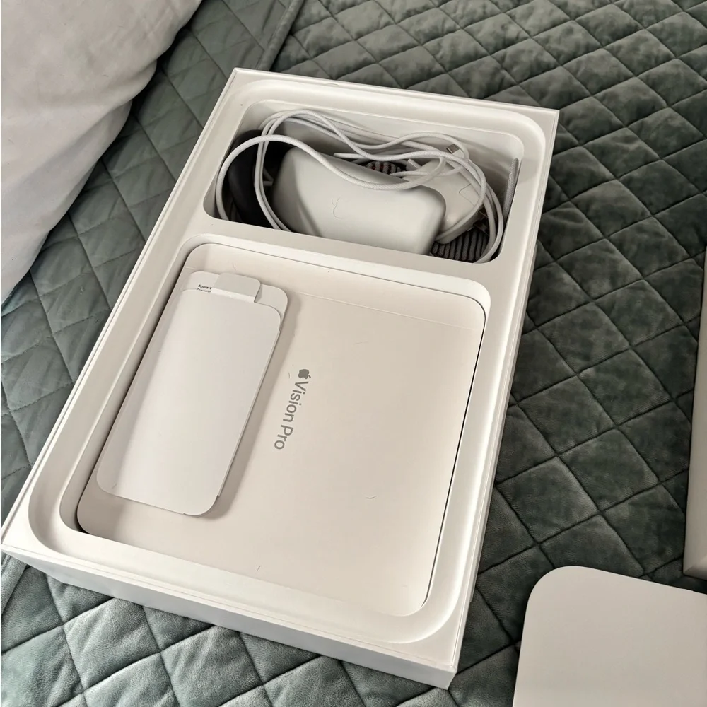 Apple Vision Pro in White with Cushioned Accessories